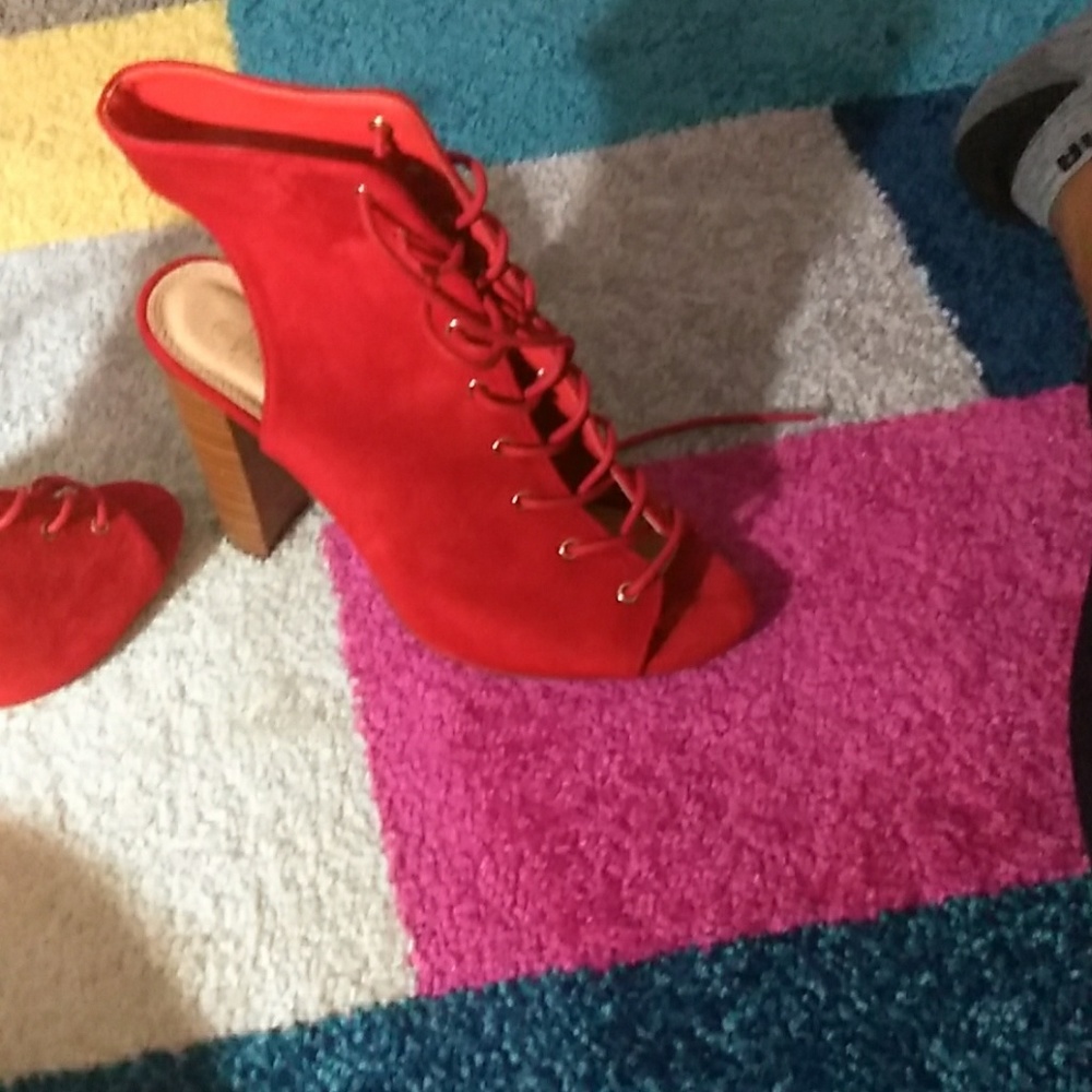 Shoes - Picture 3 of 4